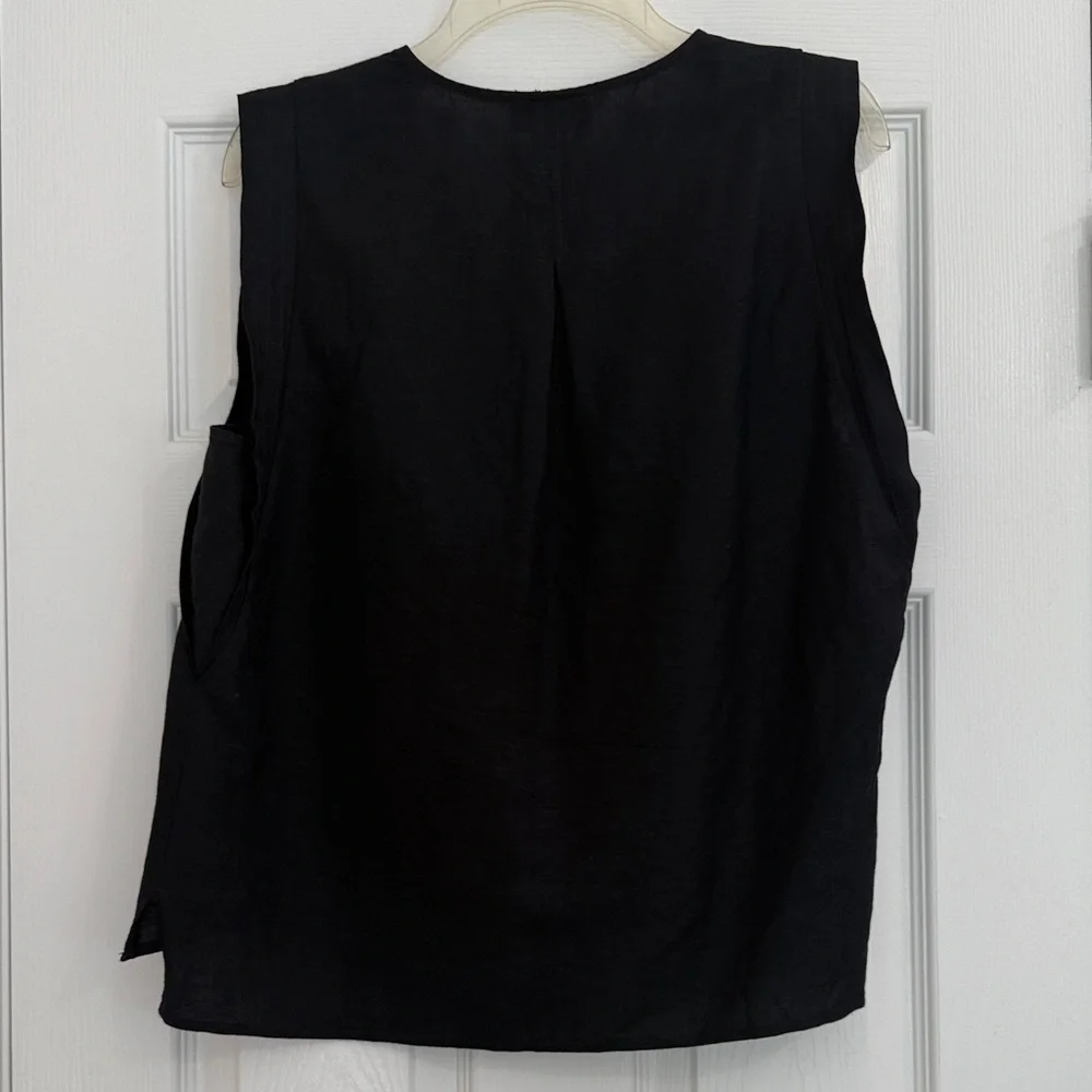 Evereve Black V-Neck Sleeveless Tank Top - Picture 7 of 7